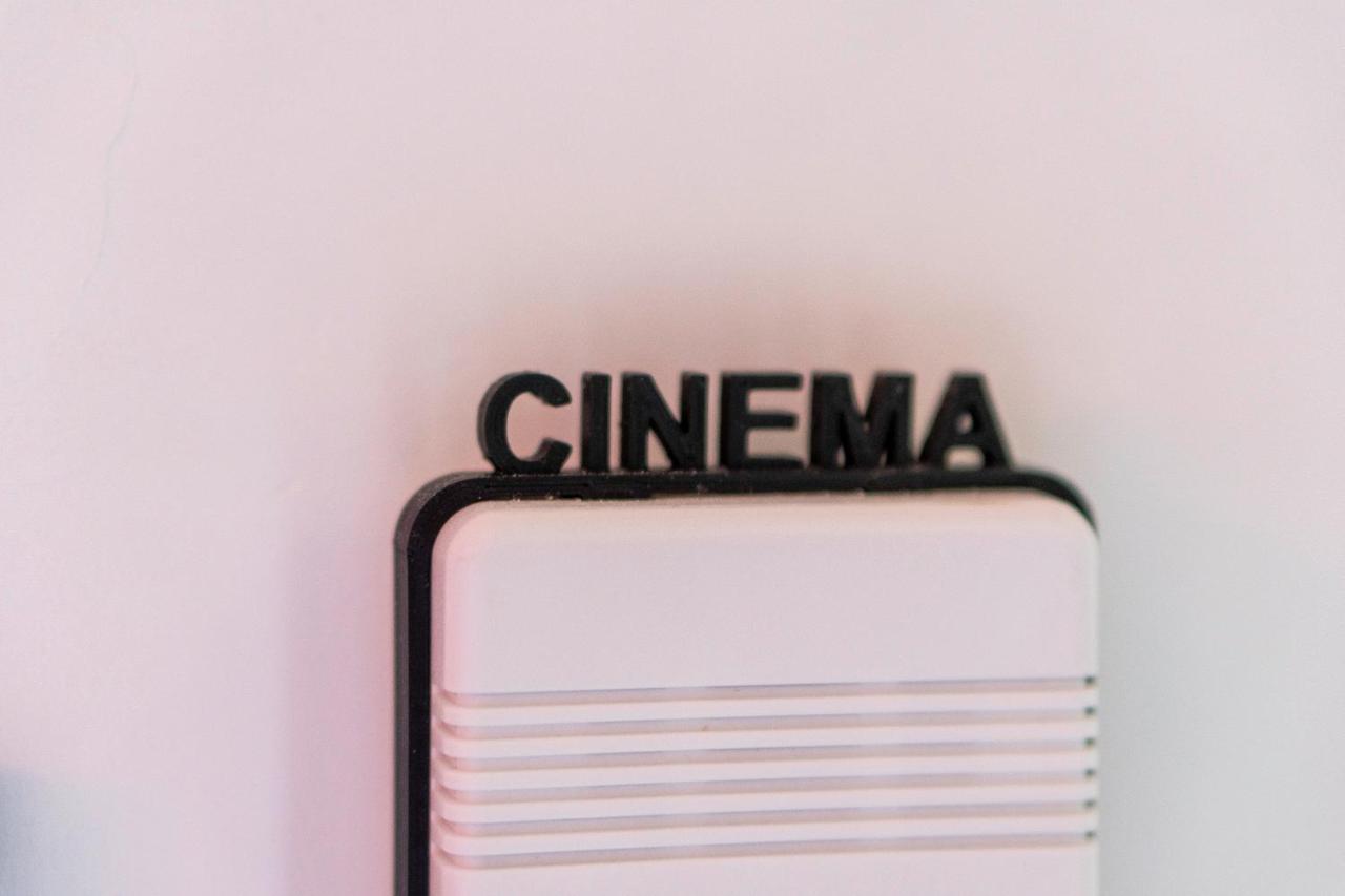 Roma Reva: Design Et Cinema *